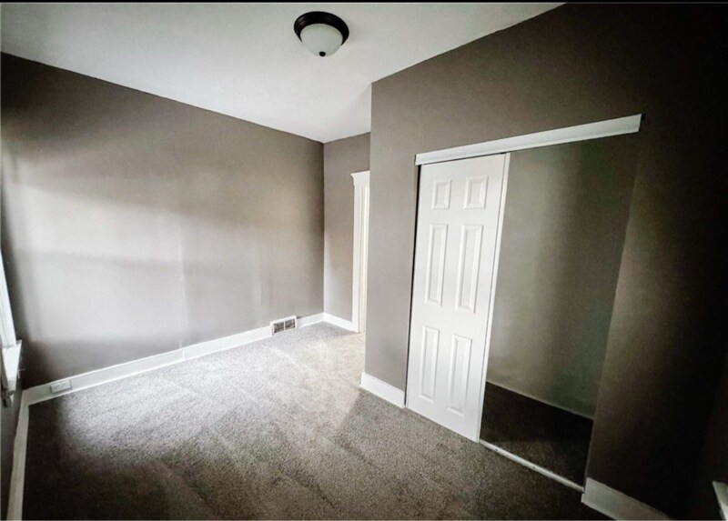 Building Photo - 2018 Robin St