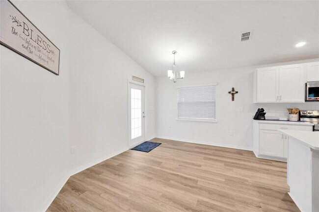 Building Photo - 1072 Aruba Ave