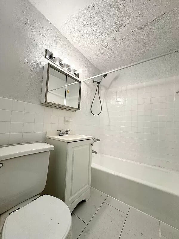 Building Photo - 330 E 100th St