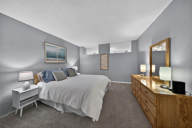 Building Photo - 209 N Fort Lauderdale Beach Blvd