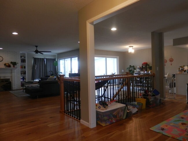 Building Photo - 1510 Woodrail Ave