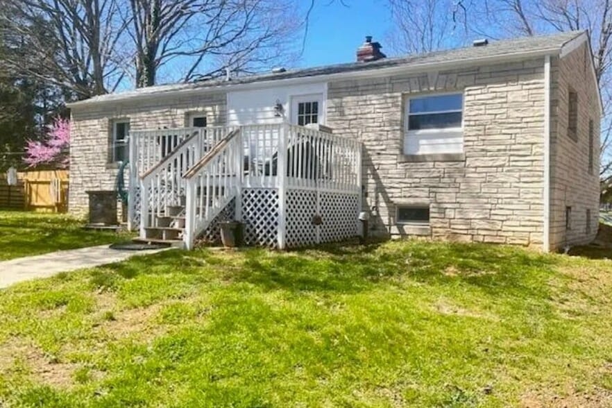 Building Photo - 10105 Oak Grove Rd