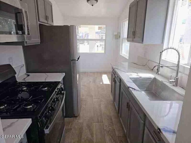 Building Photo - 6037 Morning Glory Cir