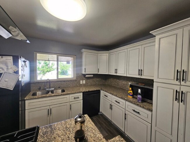 Building Photo - Four-Bedroom Fairfield Home!