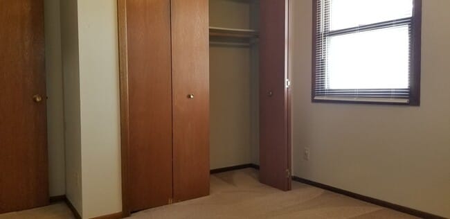 Building Photo - 2 Bedroom 1 Bath Condo