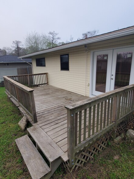 Building Photo - 2420 Bradford St