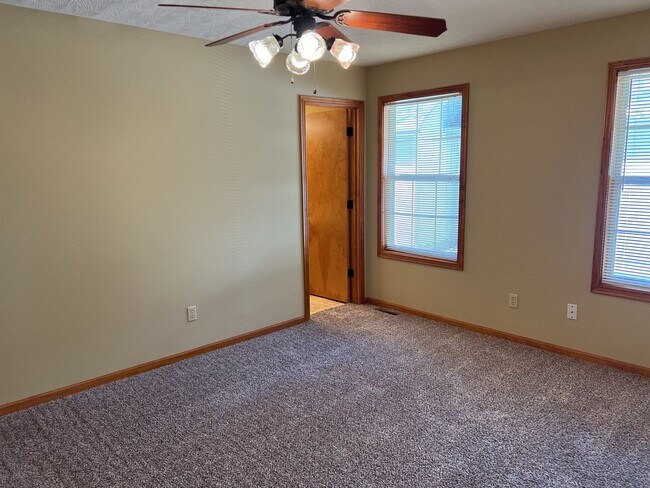Building Photo - ***PRICE ADJUSTMENT - MOVE IN SPECIAL***