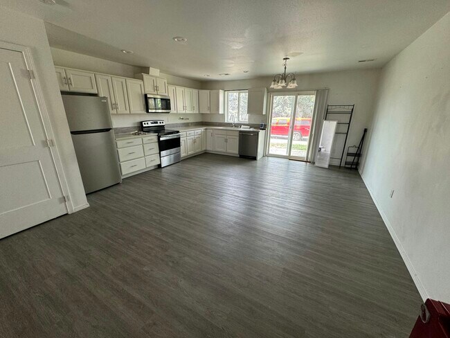 Building Photo - 2813 W Marina Dr