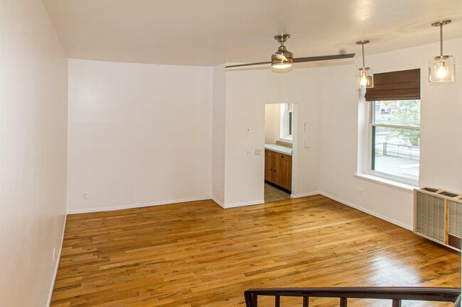 Building Photo - 264 9th St