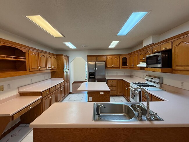 Building Photo - 4444 Southminster Cir