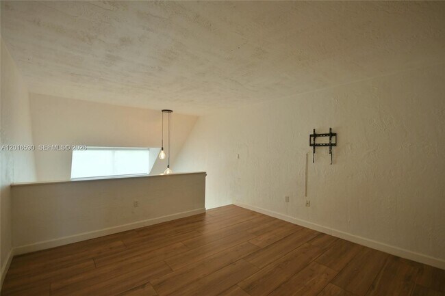 Building Photo - 6884 N Kendall Dr