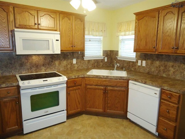 Building Photo - 4823 Belair Blvd