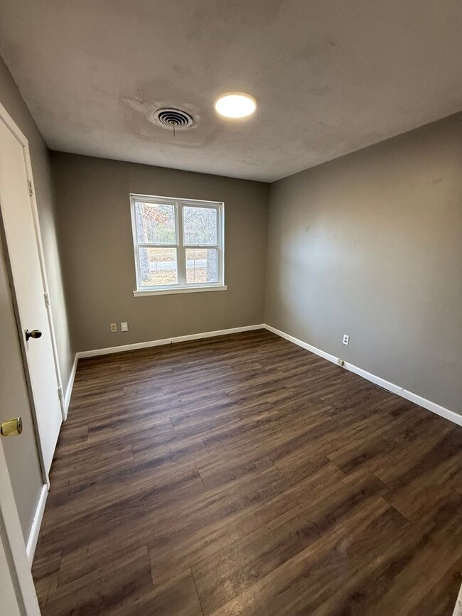 Building Photo - 3720 Old Jenny Lind Rd