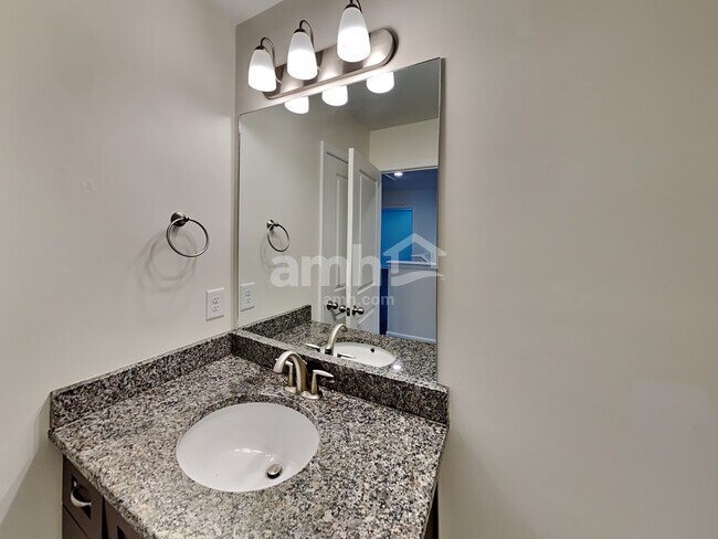 Building Photo - 600 Drema Ct