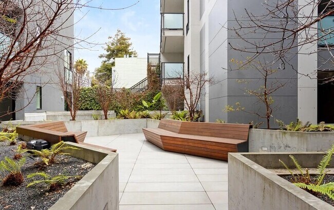Building Photo - 580 Hayes St