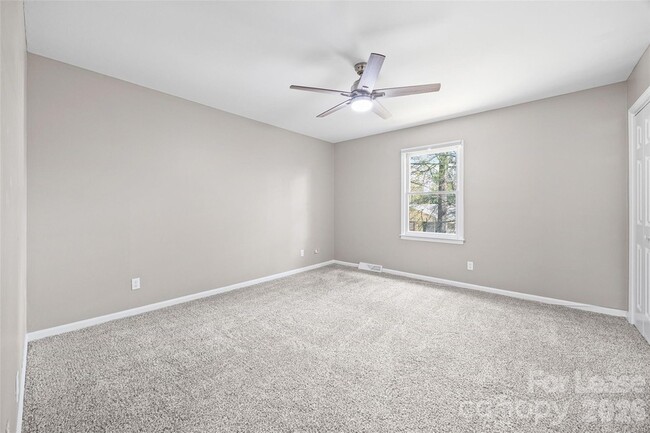 Building Photo - 1933 Ebenezer Rd