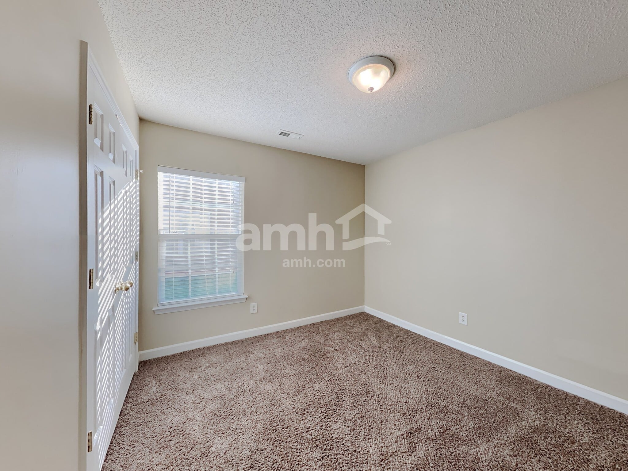 Building Photo - 2208 Thorn Crest Dr