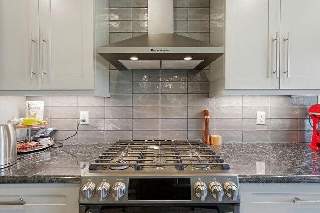 Building Photo - Stunning 4BR Home in Cascade Falls – Modern Upgrades & EV Ready!