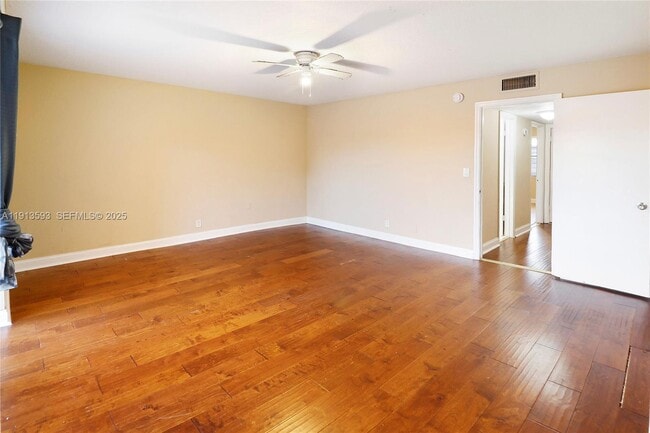 Building Photo - 5975 NW 25th Ct