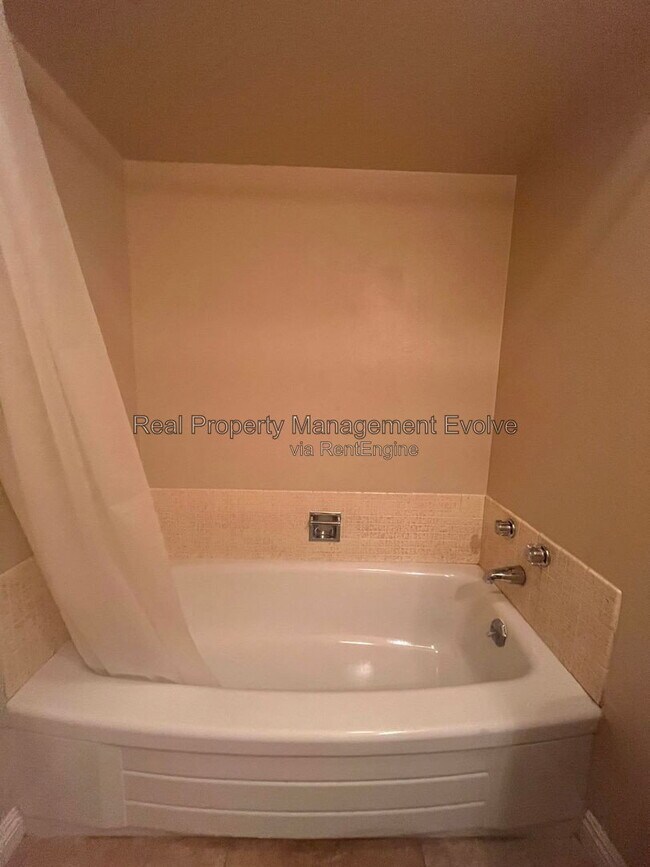 Building Photo - 12076 N Pebble Beach Dr
