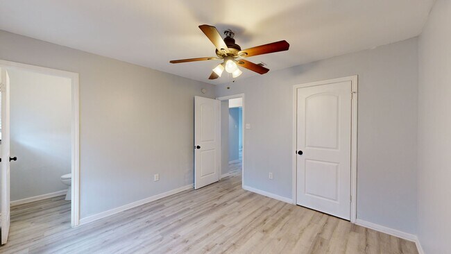 Building Photo - REMODELED 3 bedroom, 1.5 bath, 1 car garage home minutes away from the airfield!