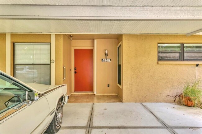 Building Photo - 4949 Village Garden Dr