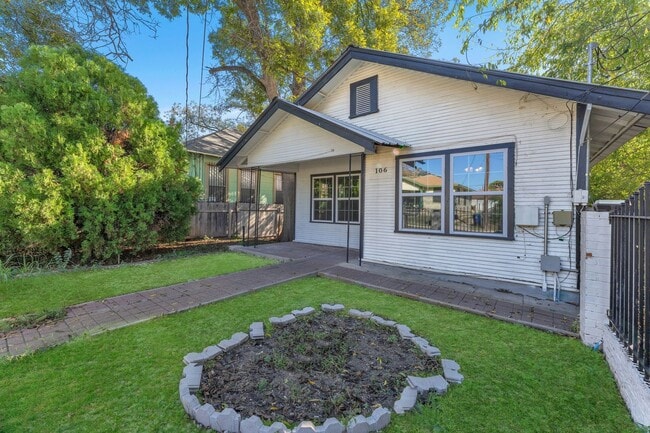 Building Photo - All Units Are Available With Brandnew Full Appliance Package