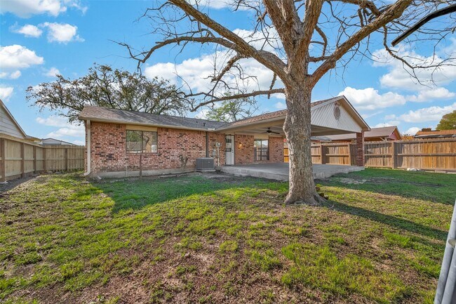 Building Photo - 6206 Homeview Dr