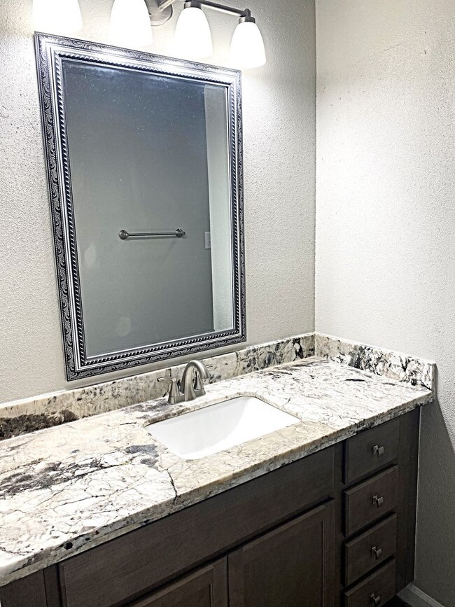 Building Photo - 5941 B Bedford Dr., Beaumont, TX 77708