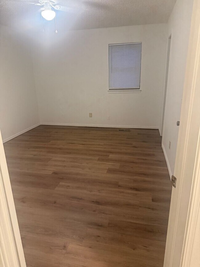 Building Photo - 735 Willow Run