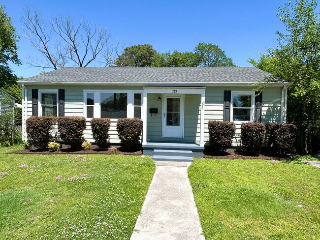 Building Photo - 133 Green Meadow Dr