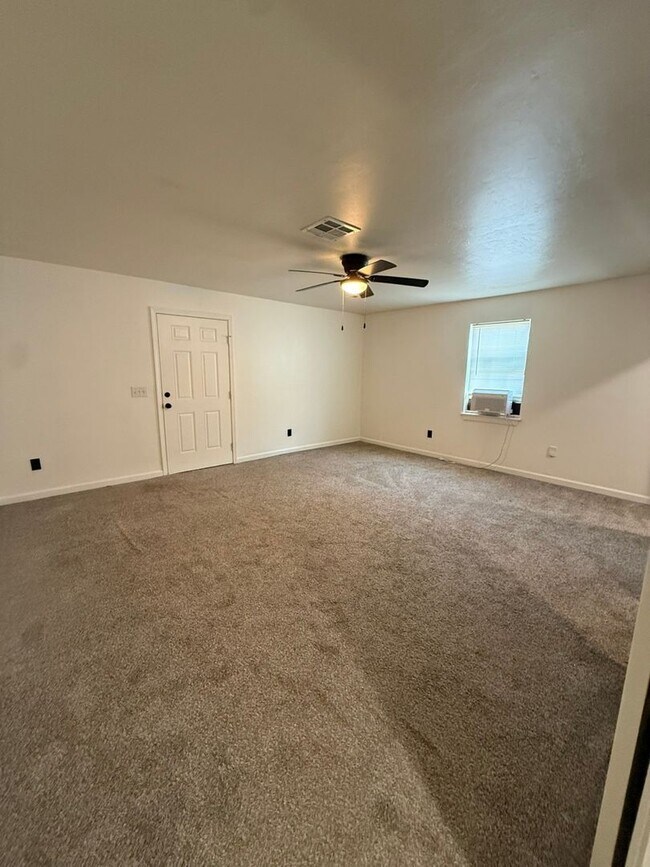 Building Photo - 4200 NW 15th St