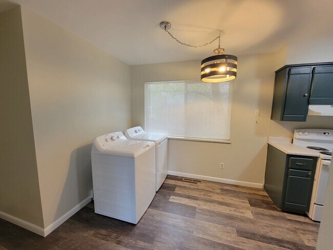 Building Photo - 2912 W Platte Ave