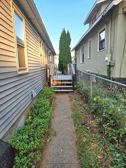 Building Photo - 3913 Thomas Ave N