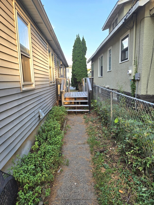 Building Photo - 3913 Thomas Ave N