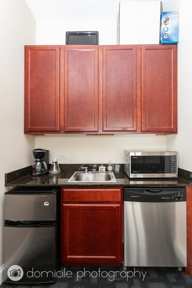 Building Photo - 4953 Oakton St