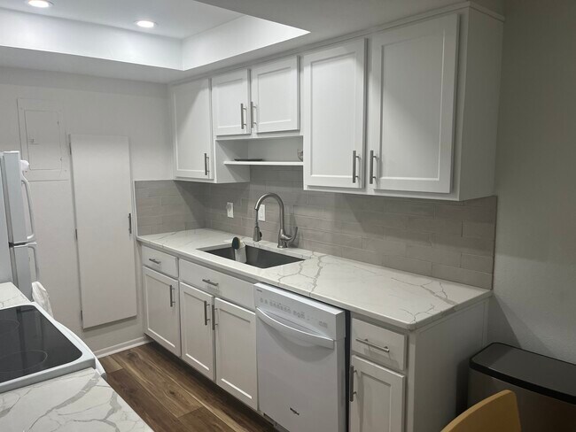 Building Photo - 6825 E Arizona Ave