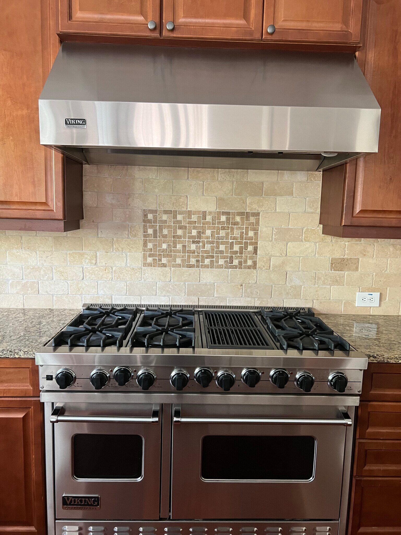 Viking stove - 440 Wembley Cir