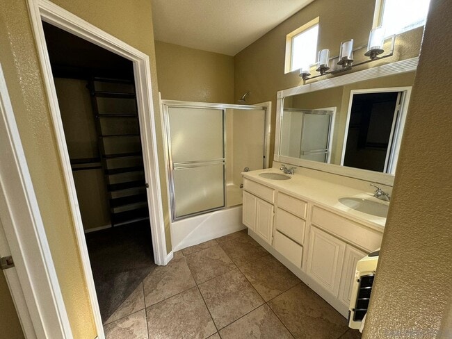 Building Photo - 1367 Caminito Capistrano