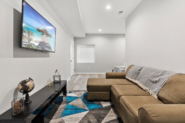 Building Photo - 1611 N 27th St