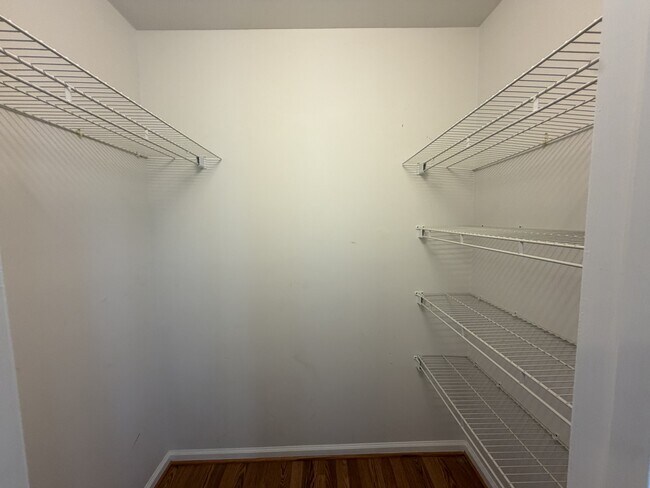 Building Photo - 236 Meadow Oaks Dr