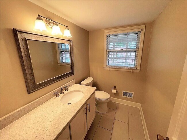 Building Photo - 1150 Falstaff Dr