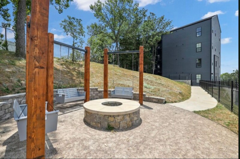 Building Photo - 600 E Trinity Ln