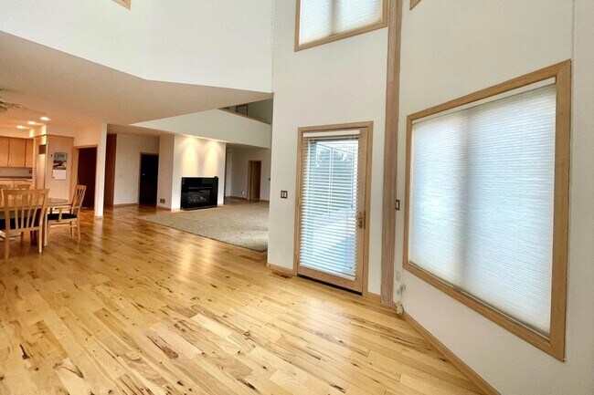 Building Photo - N265 Swamp Angel Rd