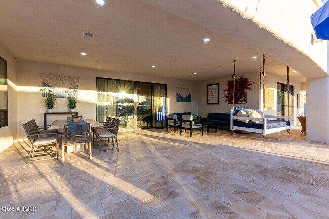 Building Photo - 2506 S 186th Dr