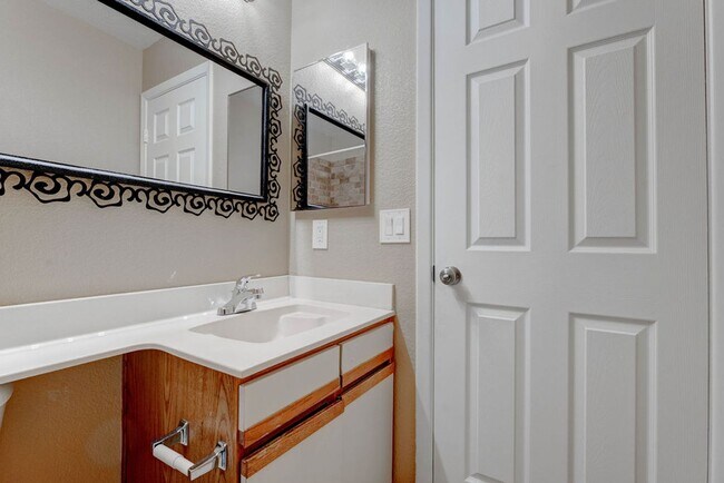 Building Photo - 26 Fantasia Ln