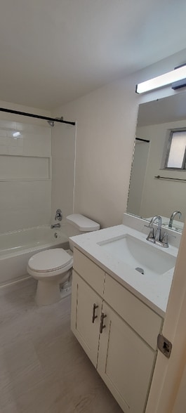 Building Photo - 1100 Turner St