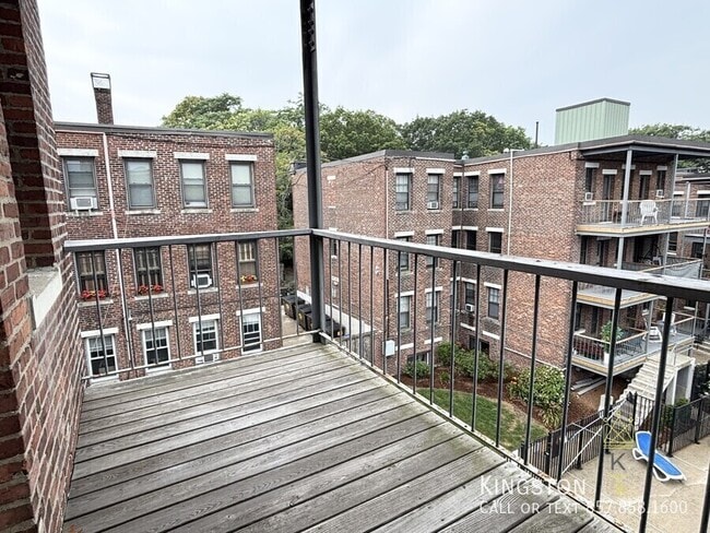 Building Photo - 120A Sutherland Rd