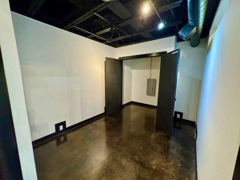 Building Photo - 5434 Peachtree Rd
