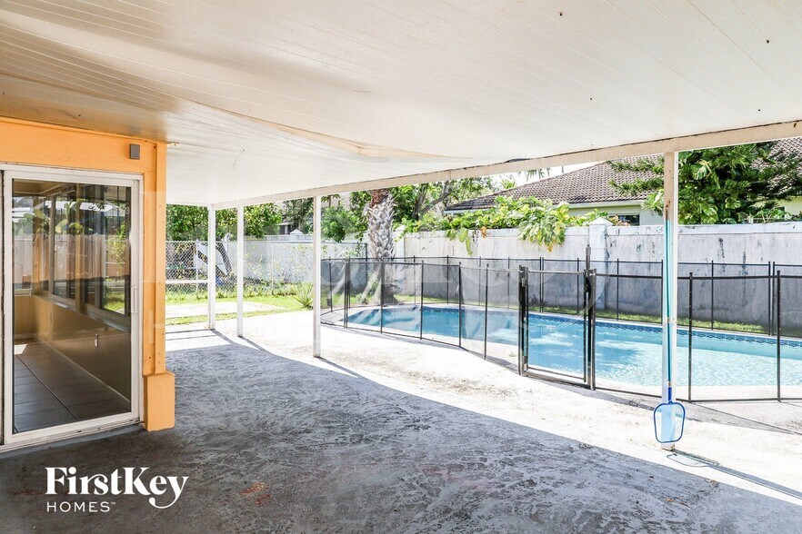 Building Photo - 7461 NW 23rd St